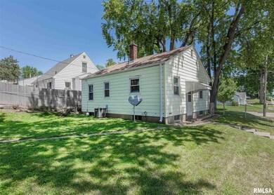 3702 N Sturdevant St, Davenport, IA 52806 - photo 3