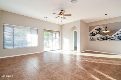 4-photo-Living-Room-b303b226-918e-4a34-9