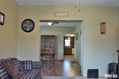 1441 W 8th St, Davenport, IA 52802 - photo 6