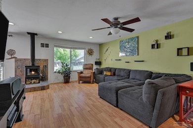 2152 SW 25th St, Redmond, OR 97756 - photo 4