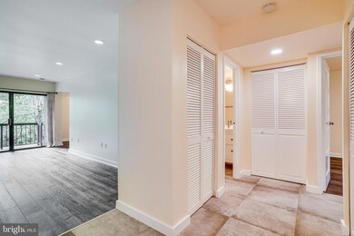 3105 Buccaneer Ct unit 102, Fairfax, VA 22031 - photo 7