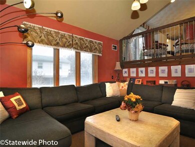 17 Lillian Ct, Warwick, RI 02886 - photo 2