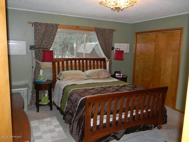 5240 E 42nd Ave, Anchorage, AK 99508 - photo 4