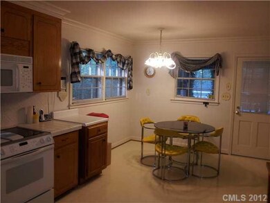 Kitchen - Door opens to sunporch