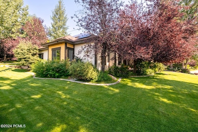 1307 N Dutch Highland Dr-large-014-024-E