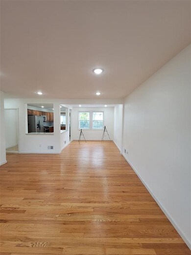 796 Fairview Ln unit 1, Cliffside Park, NJ 07010 - photo 3