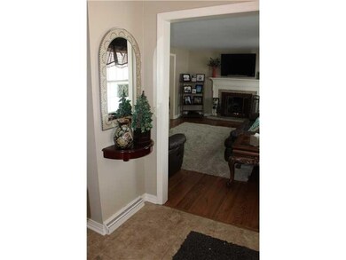 Entry/Foyer.