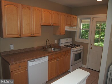 313 Roberta Ave, Darby, PA 19023 - photo 4