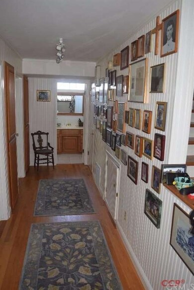 Holy Moly, the walls are all B Board! And the Oak 