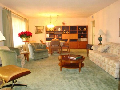 2 LIVING RM WITH LARGE FRONT WINDOW