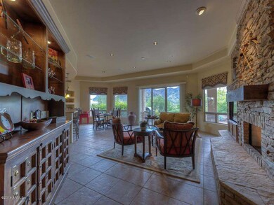 016_Family Room