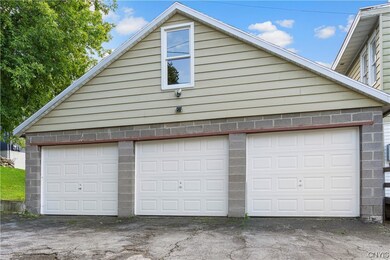 This garage can hold up to 9 vehicles.