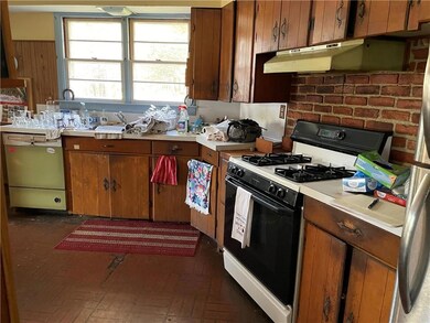KITCHEN W/DINING AREA
