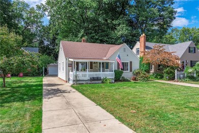 View of front of house featuring a front yard, gar