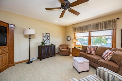 3102 2nd Ave SW, Cedar Rapids, IA 52404 - photo 3