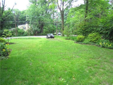 Yard/Garden. It is within walking distance to a ne