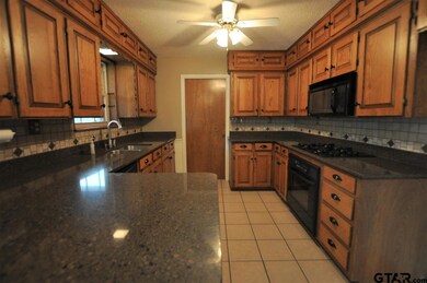 1302 1302 Jeff Davis Dr, Tyler, TX 75703 - photo 3