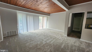 53 Skyhill Rd unit 301, Alexandria, VA 22314 - photo 2