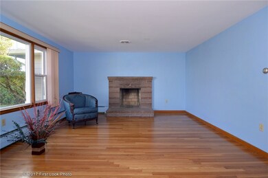 106 Colwell St, Cranston, RI 02920 - photo 2