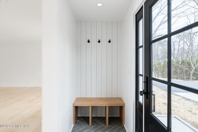 27 Summit - Entry way