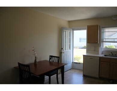 14 Collins St unit 14, Chicopee, MA 01022 - photo 4