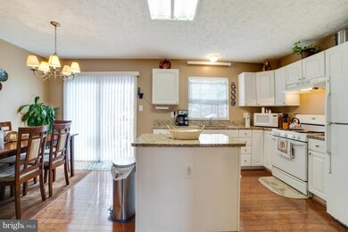 2736 Thornbrook Ct, Odenton, MD 21113 - photo 7