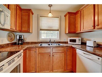 Kitchen. Plenty of Cabinet Space