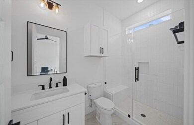 Secondary bathroom located in the first floor bedr
