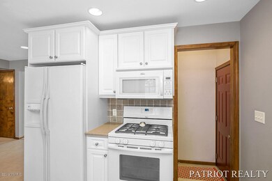 1532 Cloverly Ct NW, Grand Rapids, MI 49544 - photo 6