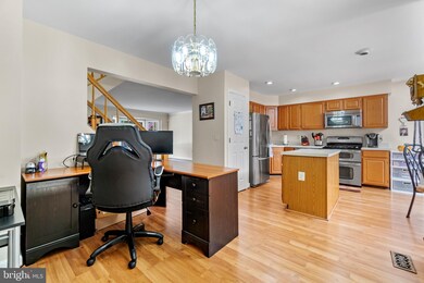 10632 Alison Dr, Burke, VA 22015 - photo 6