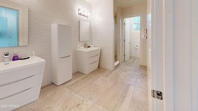 1202-E-Colter-St-Bathroom