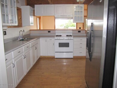 feels like a big country kitchen