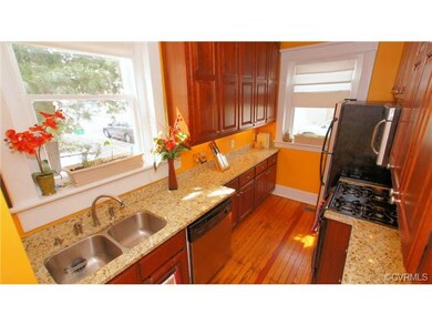 Granite countertops, gas cooking, & stainless appl