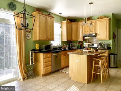 2526 Simon Dr, Reading, PA 19608 - photo 5