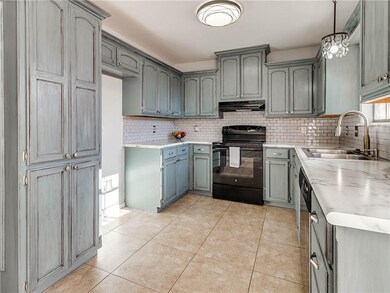 Fabulous kitchen with great updated lighting & fab