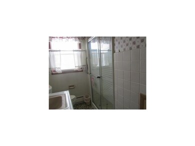 Bathroom. Handicap features in the bathroom.