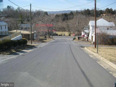 332 Thompson St, Strasburg, VA 22657 - photo 4