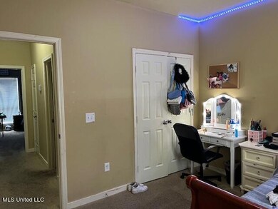 Front bedroom2