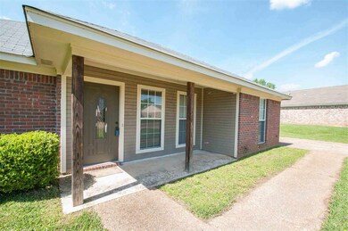 5008 Cedar Glenn Ct, Byram, MS 39272 - photo 2