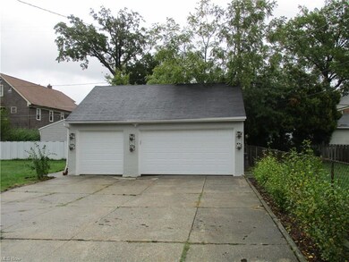 3 car Detached Garage