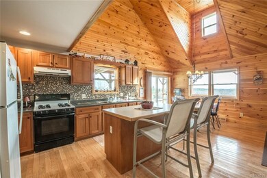 Kitchen with Island/Breakfast Bar