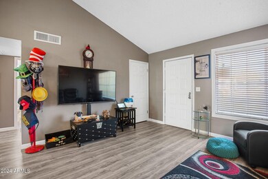 7-web-or-mls-19424-n-10th-st