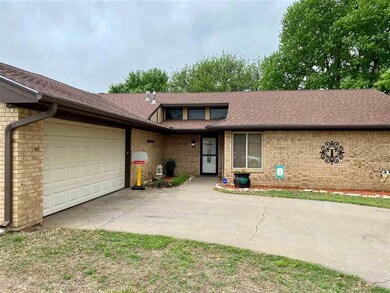 609 Westridge Dr, Duncan, OK 73533 - photo 2