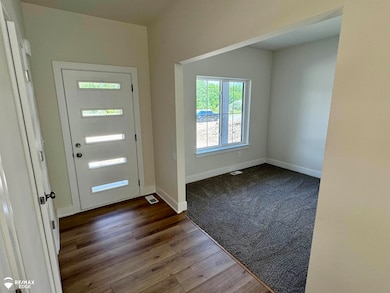 8018 Bradbury Ln, Grand Blanc, MI 48439 - photo 7