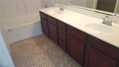 Master bathroom w/dual sinks and walk in closet
