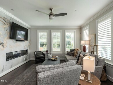 007-1280x960-family-room