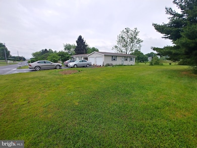 1774 Howard St, Chambersburg, PA 17201 - photo 2