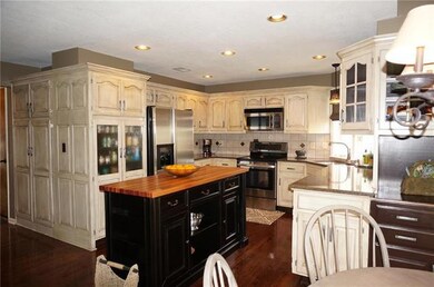 Lots of cabinet space...