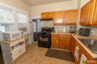 1721 7th St, Elkhart, IN 46516 - photo 4