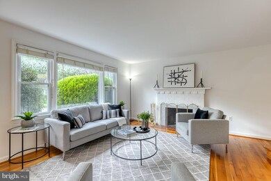 3816 Whispering Ln, Falls Church, VA 22041 - photo 3